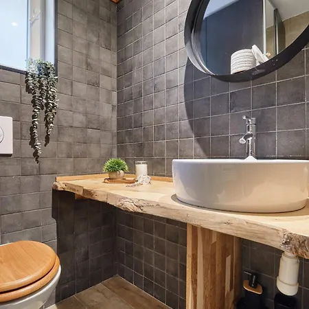 Appartamento Cozy In The Center Of 2 Bedrooms *