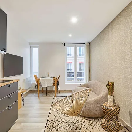 Appartamento Cozy In The Center Of 2 Bedrooms Parigi