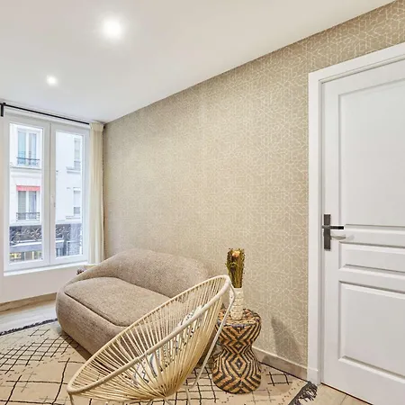 Cozy In The Center Of 2 Bedrooms Appartamento Parigi