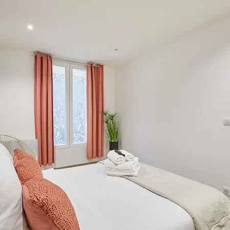 Cozy In The Center Of 2 Bedrooms Appartamento Parigi