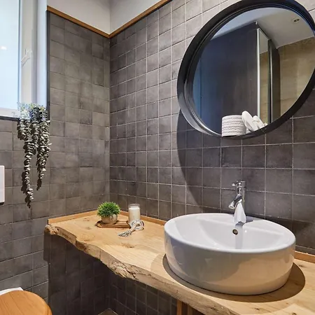 Cozy In The Center Of 2 Bedrooms Appartamento *